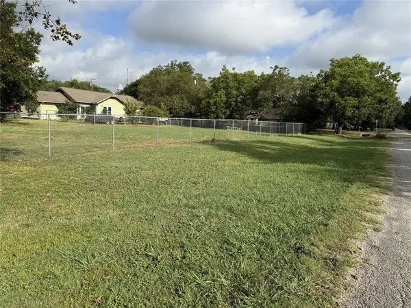 $20,000 | 0 Southeast 4th Street, Kerens, TX 75144