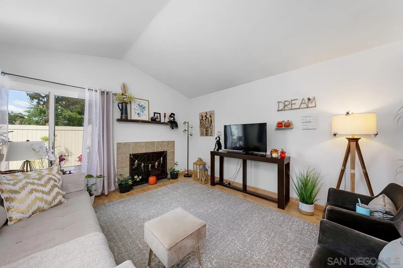 10366 Rochelle Avenue Santee, CA 92071 - Photo 5 of 28