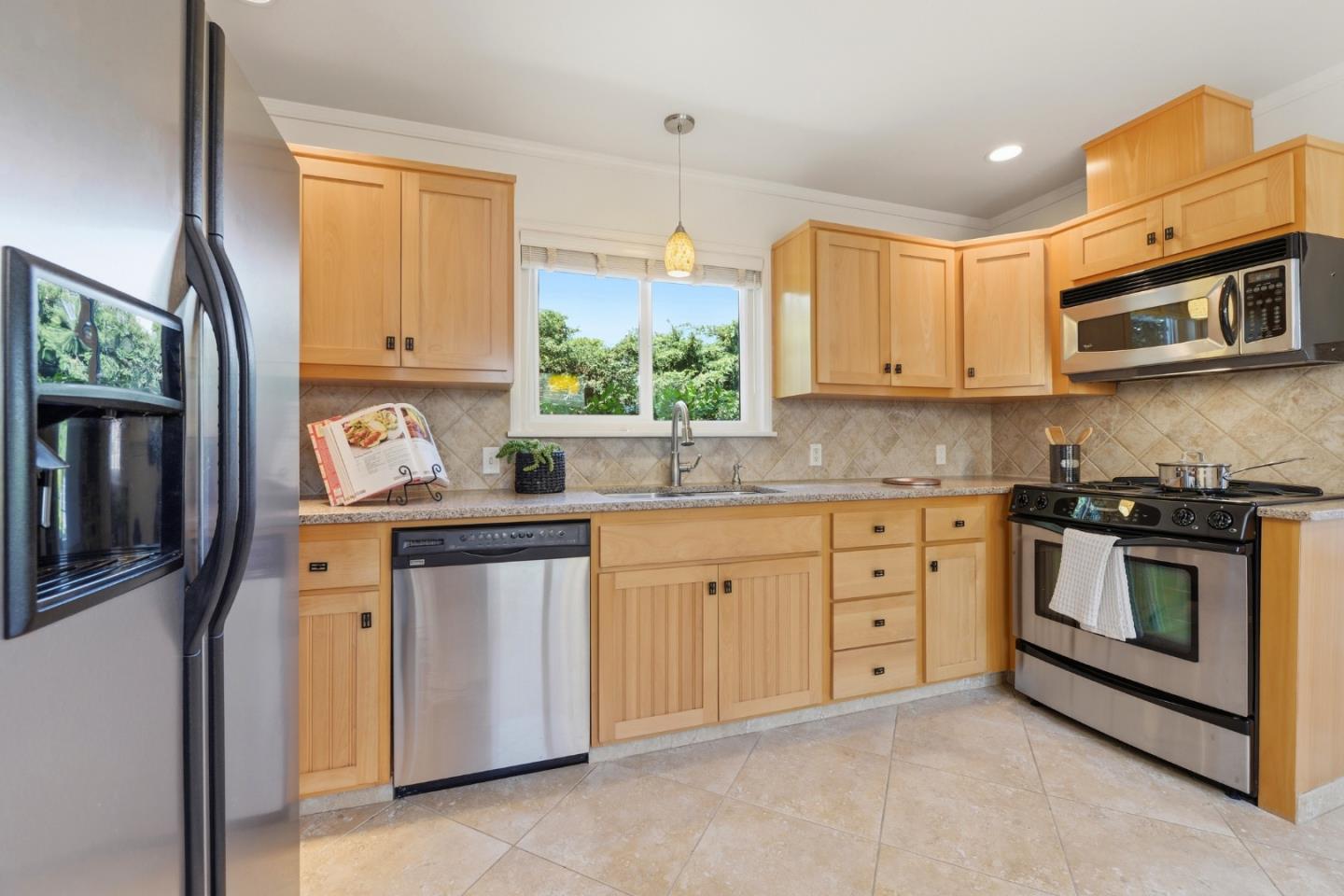 416 Middle Road Belmont, CA 94002 - Photo 13 of 46