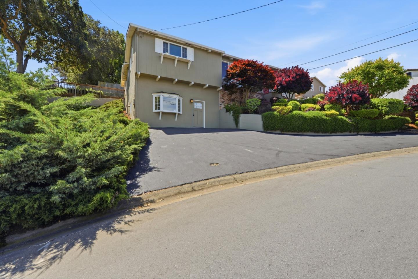 416 Middle Road Belmont, CA 94002 - Photo 4 of 46