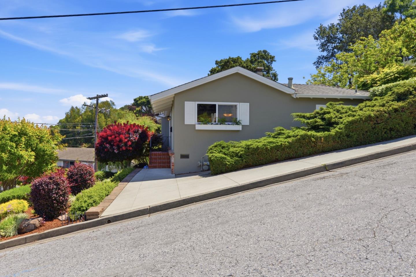 416 Middle Road Belmont, CA 94002 - Photo 5 of 46