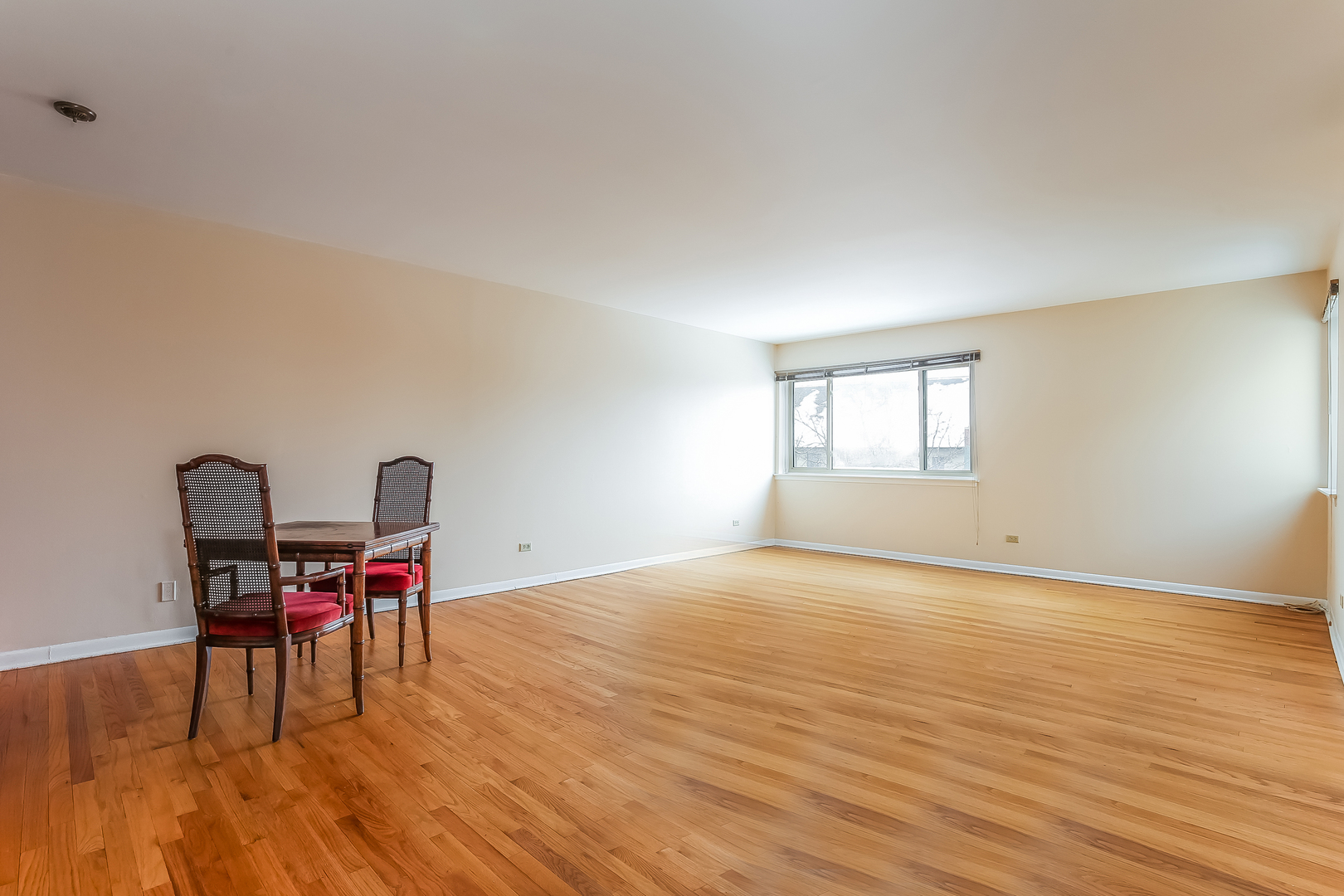 835 Ridge Avenue, Unit 402 Evanston, IL 60202 - Photo 3 of 20