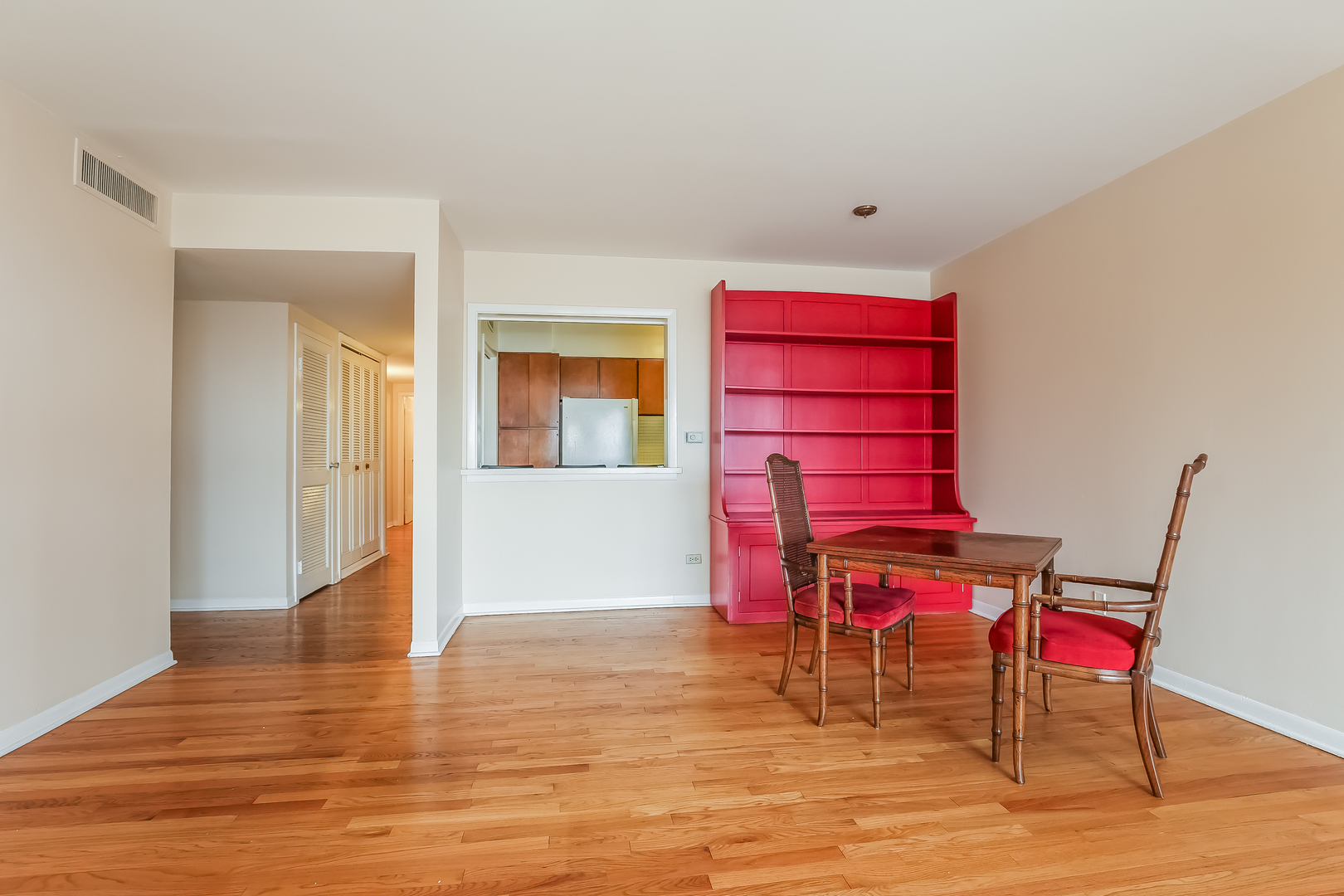 835 Ridge Avenue, Unit 402 Evanston, IL 60202 - Photo 5 of 20
