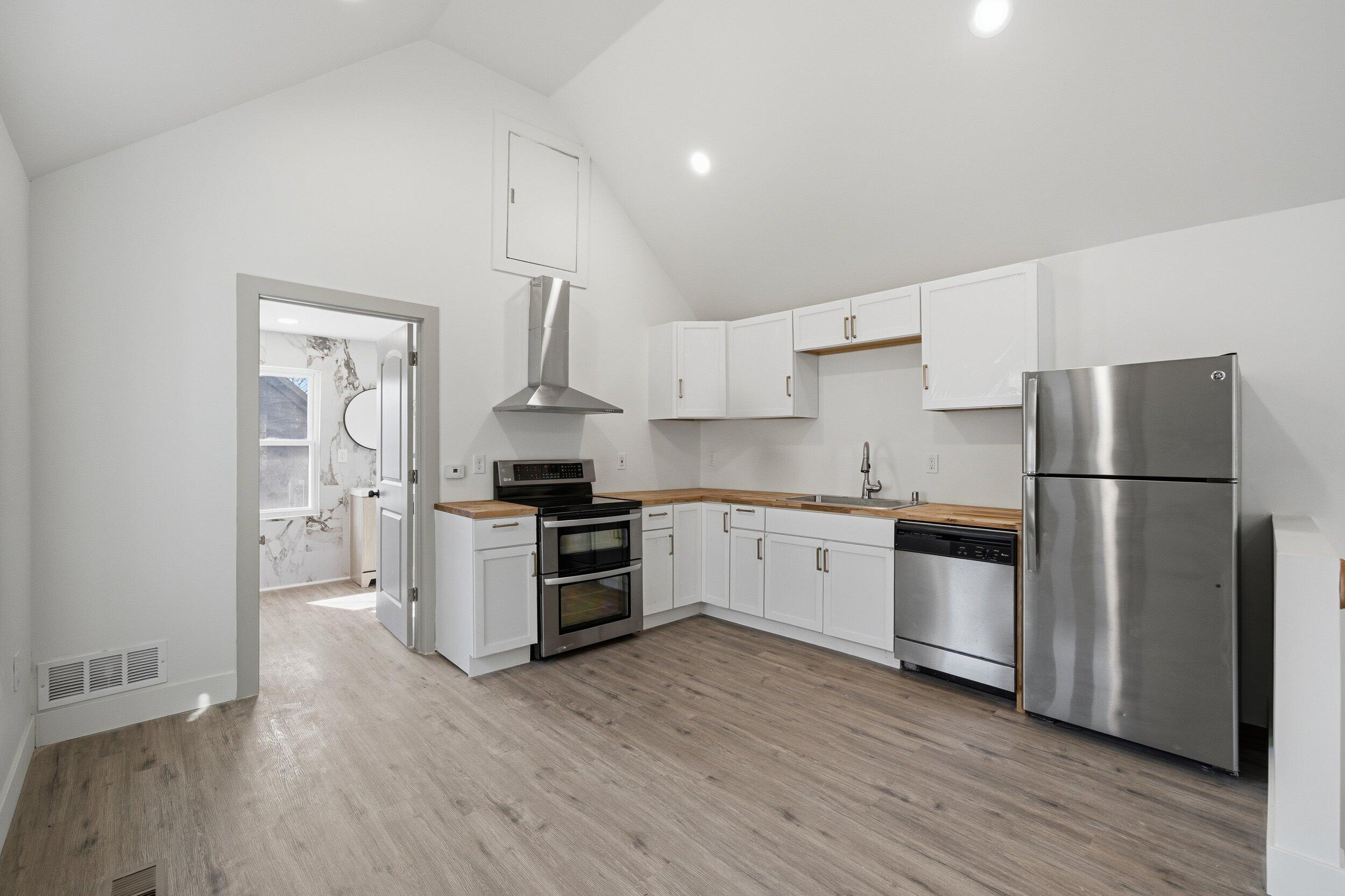 1850 North Warren Avenue Milwaukee, WI 53202 - Photo 17 of 37 Back House Kitchen