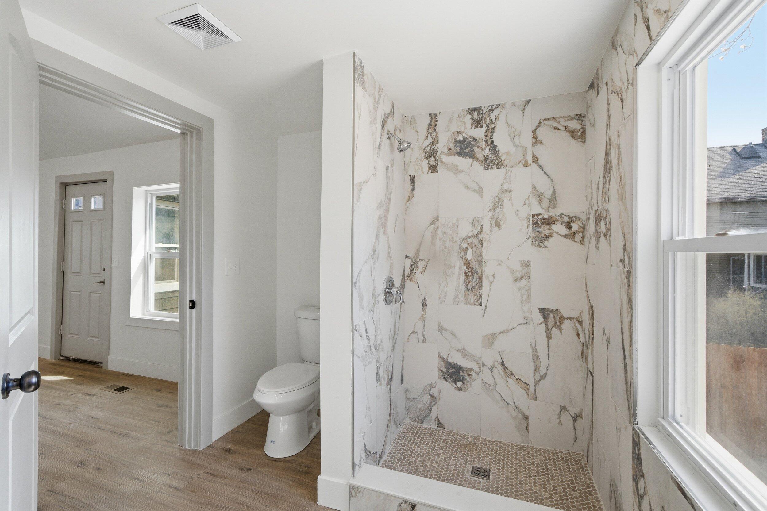 1850 North Warren Avenue Milwaukee, WI 53202 - Photo 24 of 37 Back House Bathroom