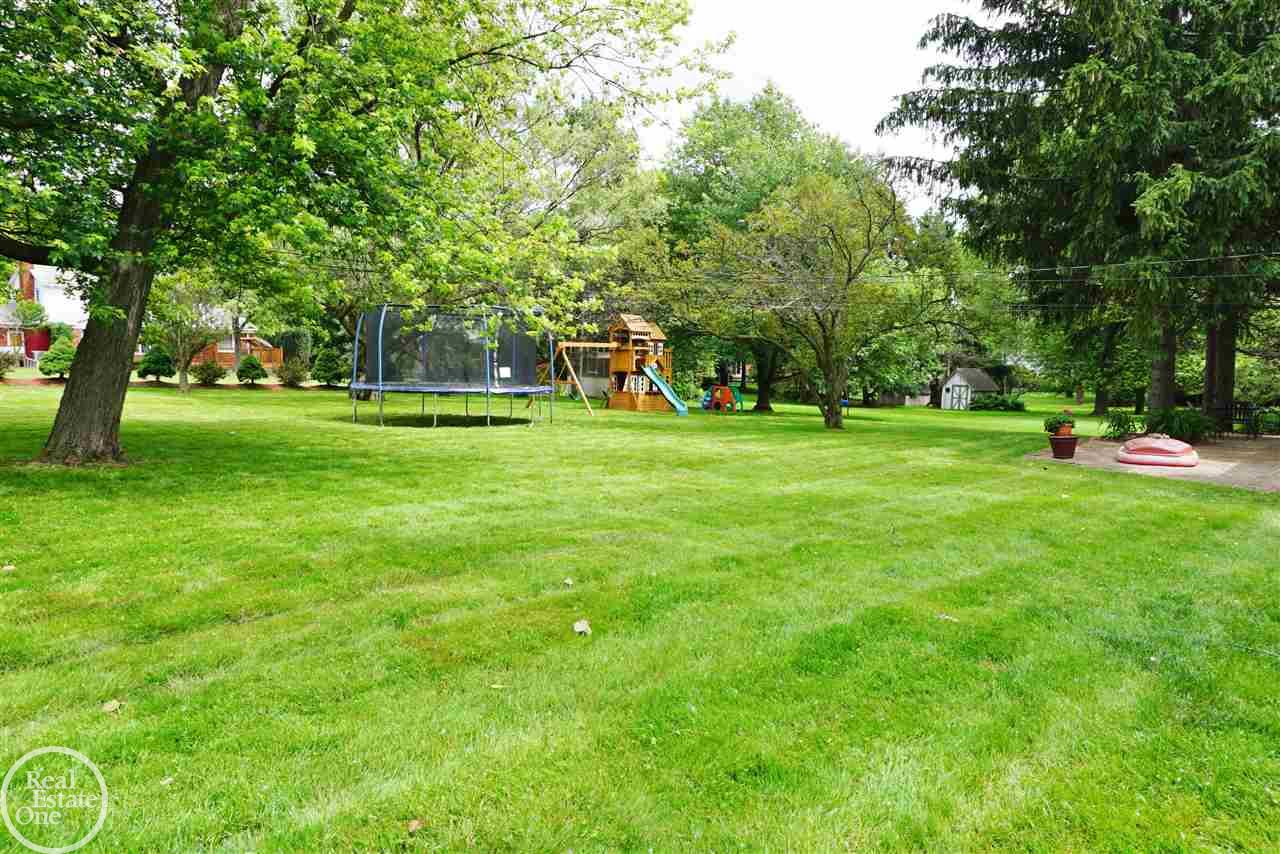 360 Donegal Drive Rochester Hills, MI 48309 - Photo 2 of 21