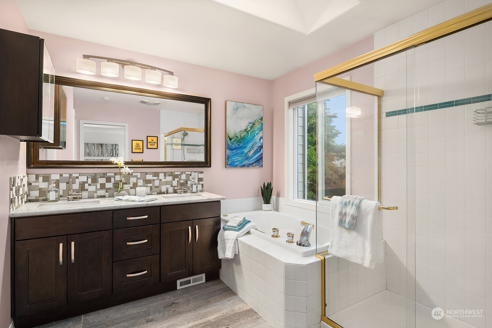 7323 Old Redmond Road, Unit 16 Redmond, WA 98052 - Photo 15 of 26 a bathroom with a sink vanity mirror and a bathtub