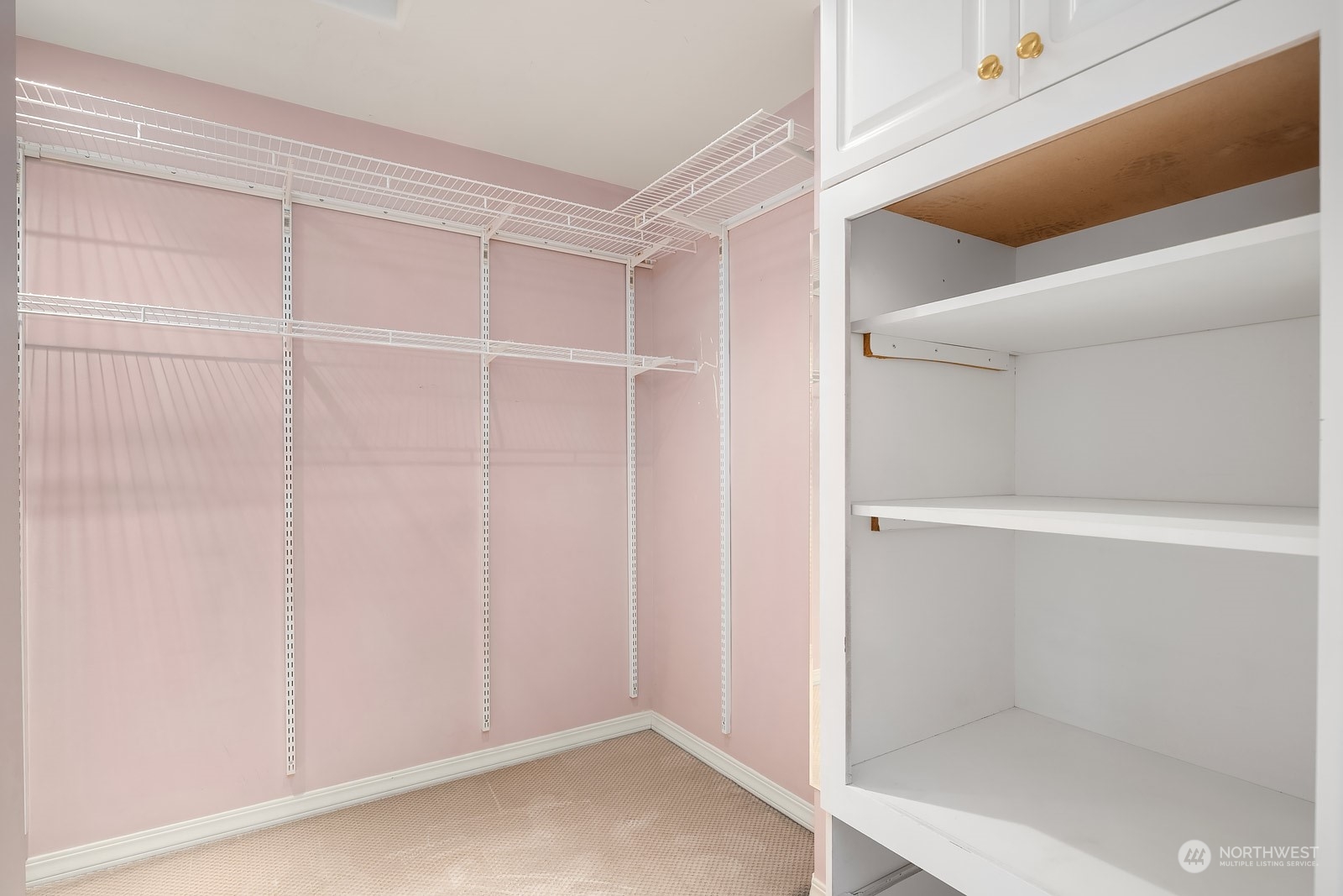 7323 Old Redmond Road, Unit 16 Redmond, WA 98052 - Photo 16 of 26 a bathroom with a bathtub