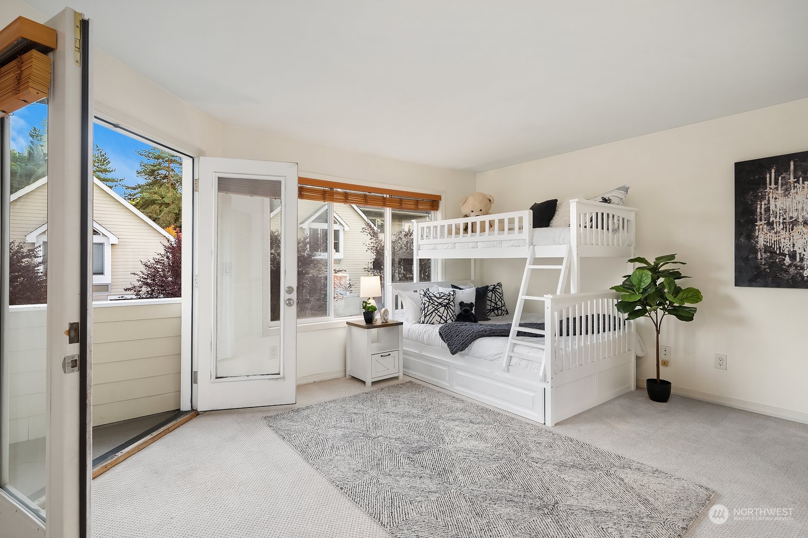 7323 Old Redmond Road, Unit 16 Redmond, WA 98052 - Photo 17 of 26 a living room with furniture and white walls