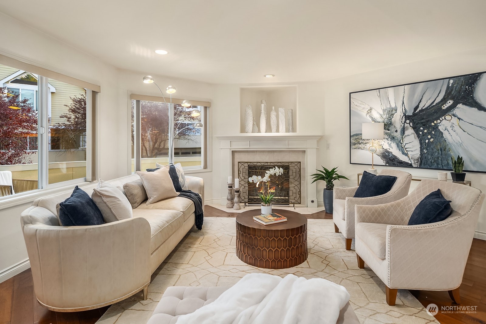 7323 Old Redmond Road, Unit 16 Redmond, WA 98052 - Photo 3 of 26 a living room with furniture and a fireplace