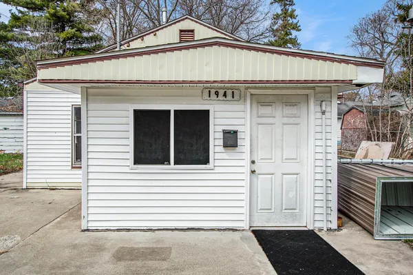 $32,000 | 1941 Walcott Street, Saginaw, MI 48601