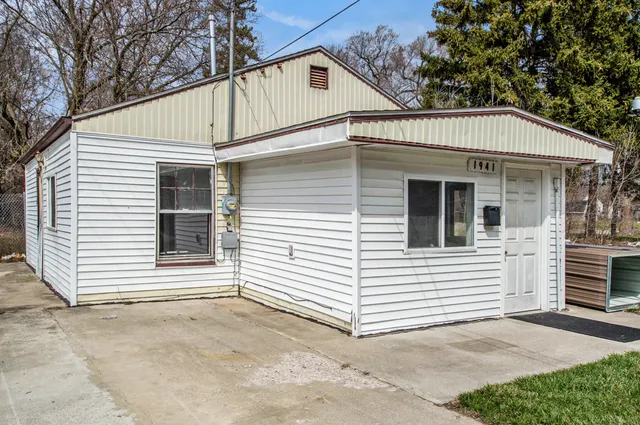 $32,000 | 1941 Walcott Street, Saginaw, MI 48601