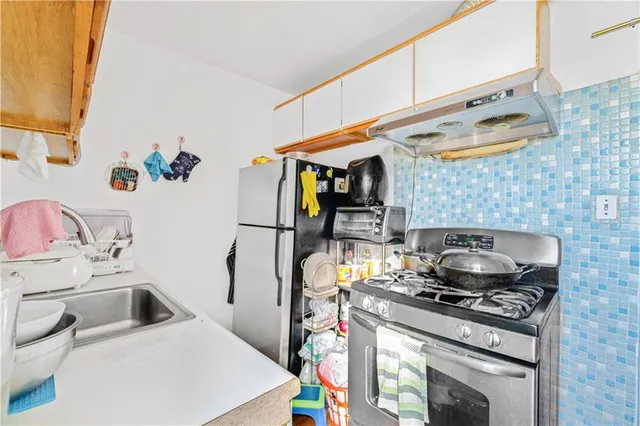 $279,000 | 367 Avenue South, Unit 2E | Kings Club District