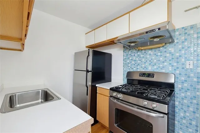 $279,000 | 367 Avenue South, Unit 2E | Kings Club District