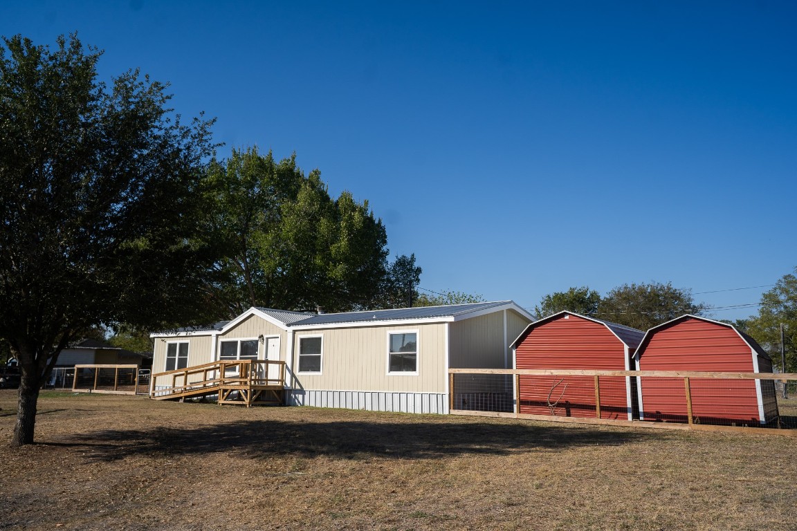 404 South Mill Street Flatonia, TX 78941 - Photo 2 of 34 front view of a house with a backyard