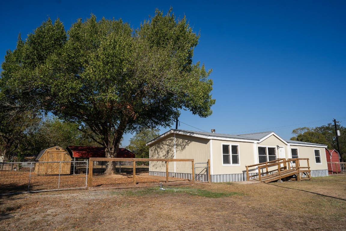 404 South Mill Street Flatonia, TX 78941 - Photo 4 of 34 a front view of a house with a tree