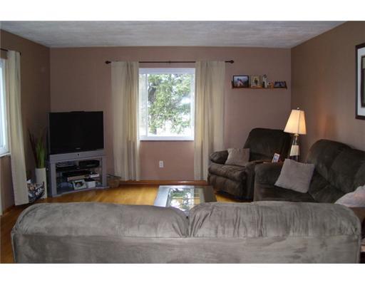 649 Morgantown Road Uniontown, PA 15401 - Photo 8 of 18 Living Room.