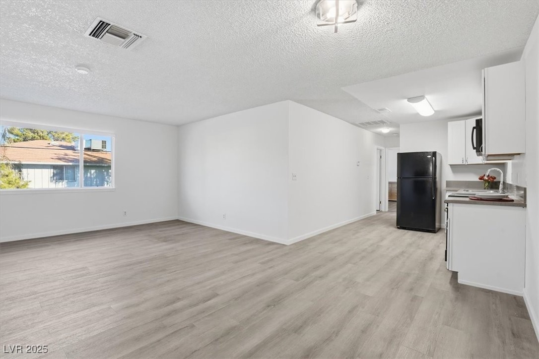 1454 Elizabeth Avenue, Unit 4 Las Vegas, NV 89119 - Photo 4 of 26
