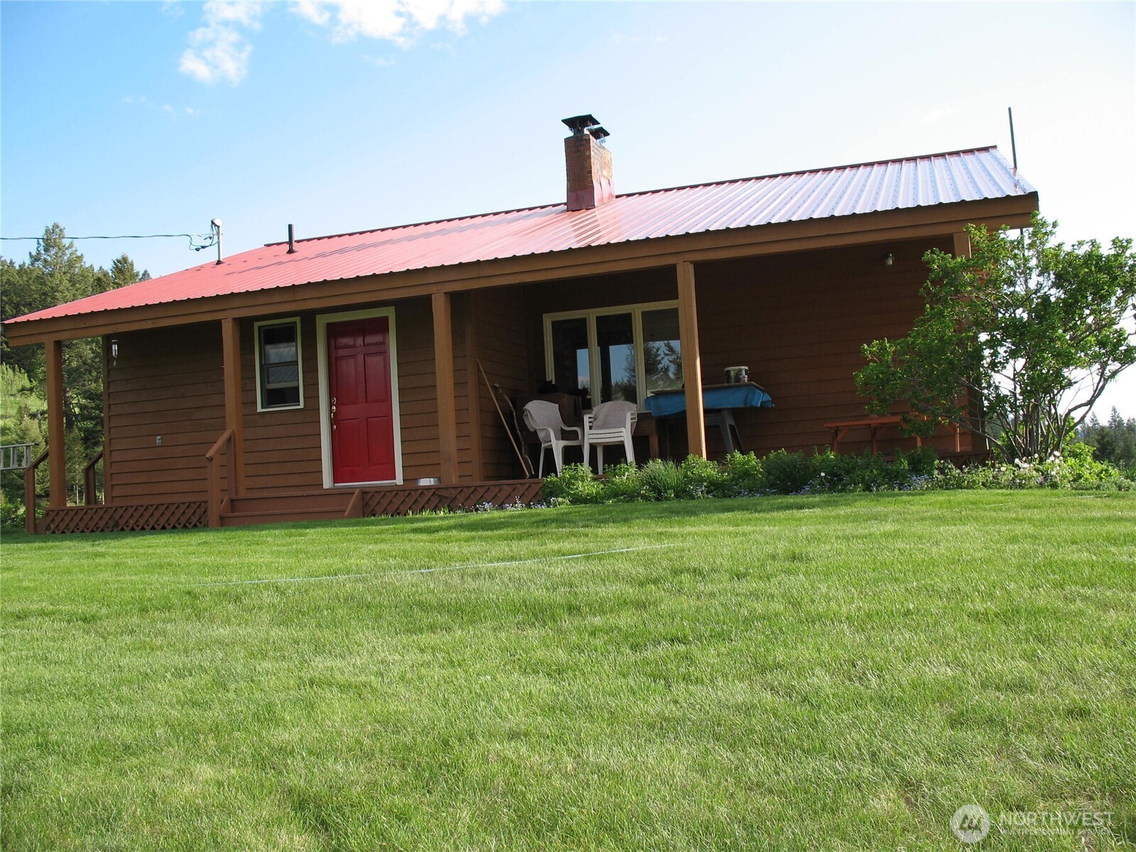40 Turner Homestead Road Oroville, WA 98844 - Photo 2 of 27 a front view of a house with a garden