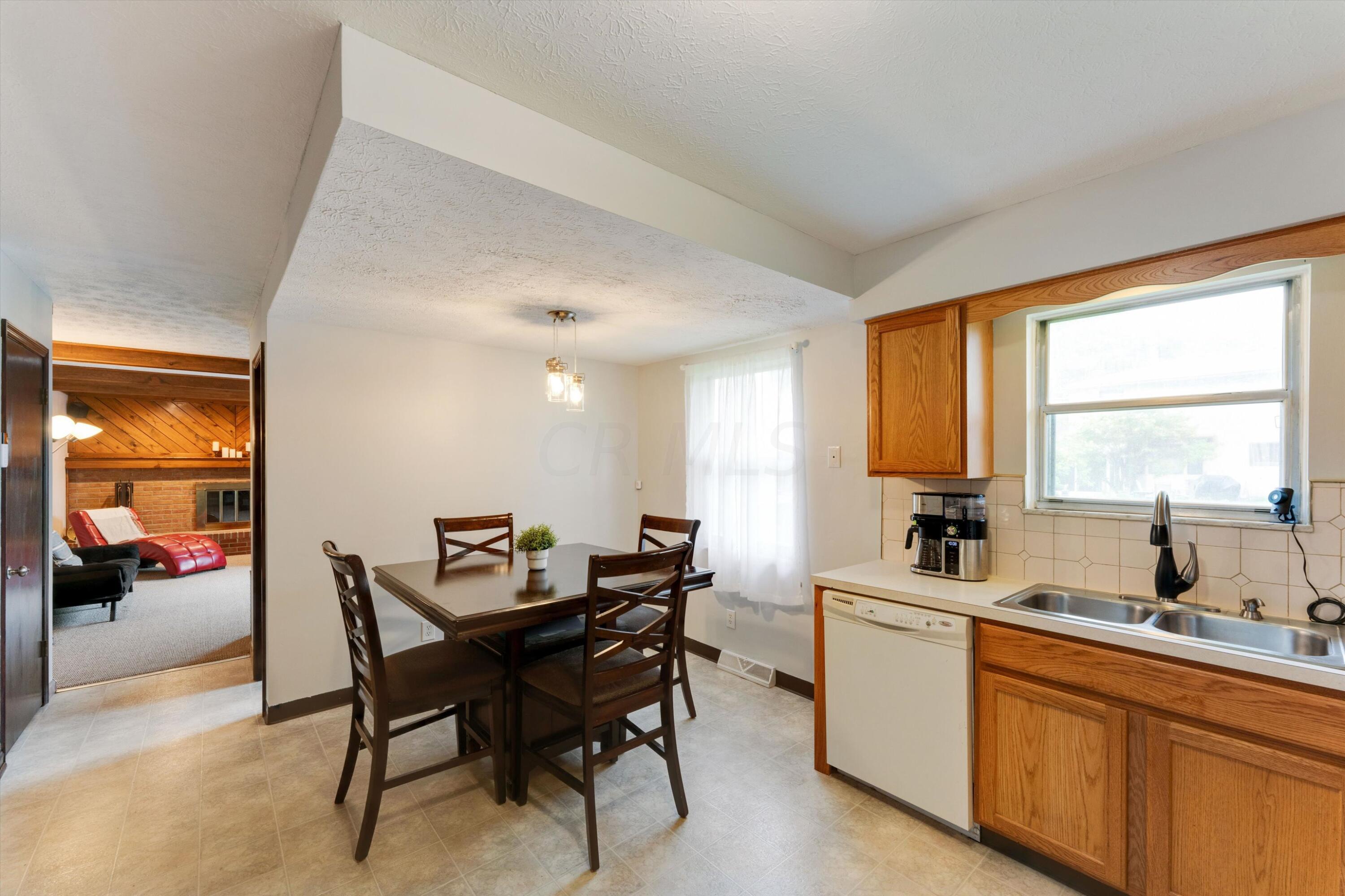 1648 Sandhurst Road Columbus, OH 43229 - Photo 16 of 41 Kitchen