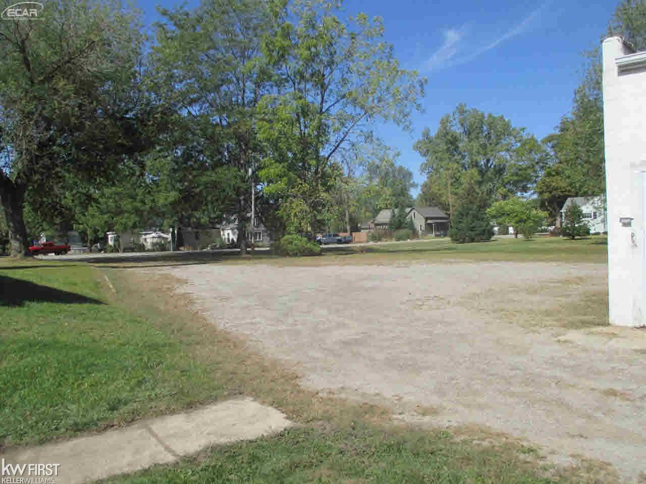 1155 Adams Road Burton, MI 48509 - Photo 14 of 15 21372442-13.JPG