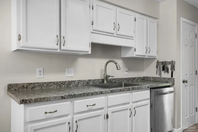 $250,000 | 7705 West Jackson Street, Pensacola, FL 32506