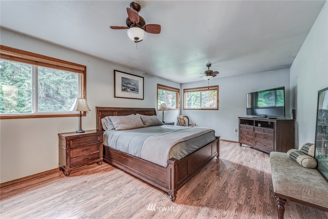 20600 2nd Avenue Southwest Normandy Park, WA 98166 - Photo 30 of 40 a spacious bedroom with a bed and a flat screen tv