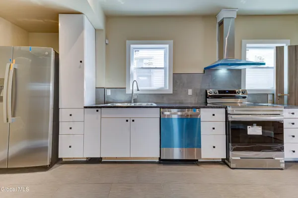 $299,900 | 8 Sheldon Street, Schenectady, NY 12308