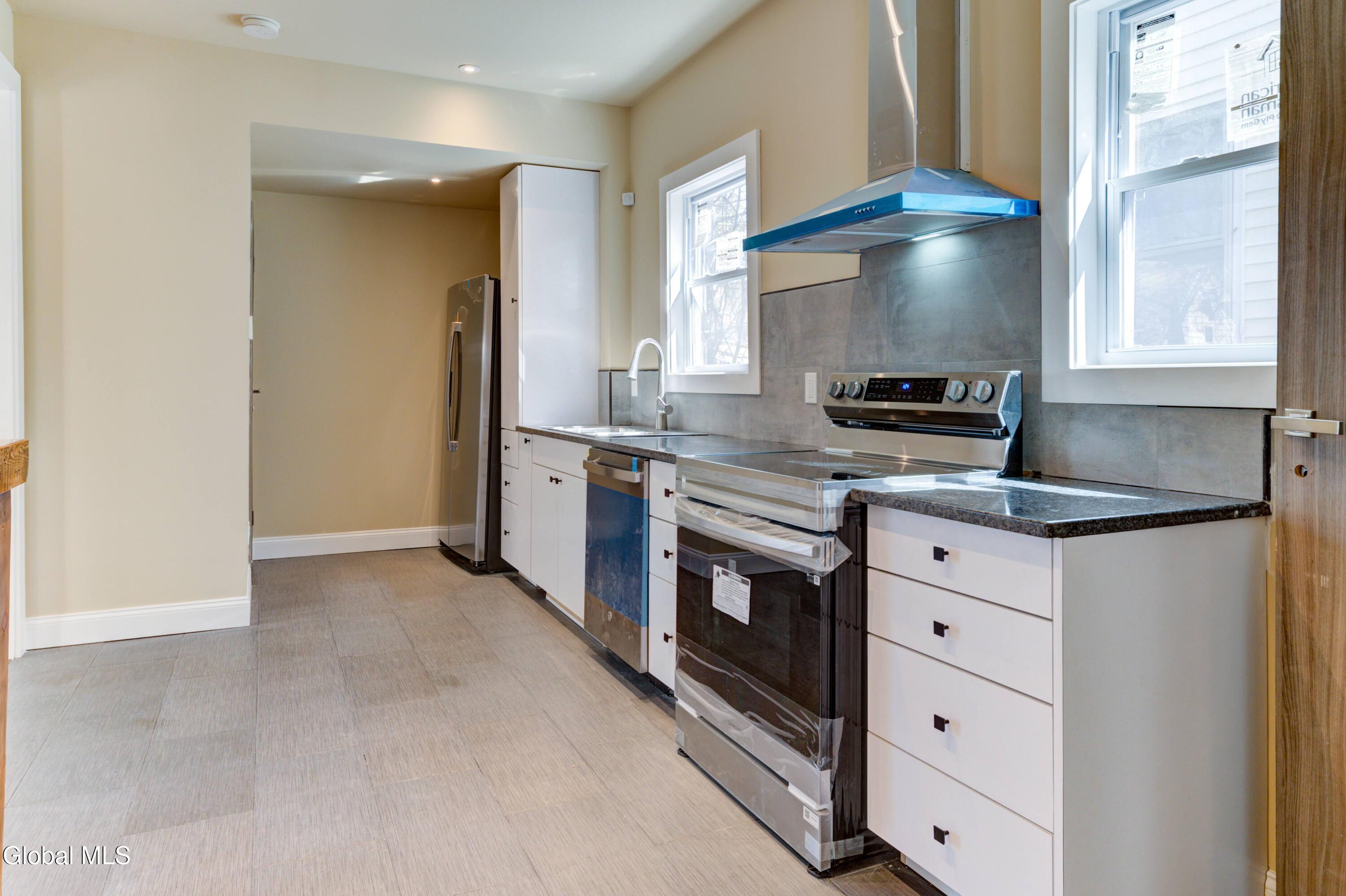 8 Sheldon Street Schenectady, NY 12308 - Photo 19 of 37 8 Sheldon-14