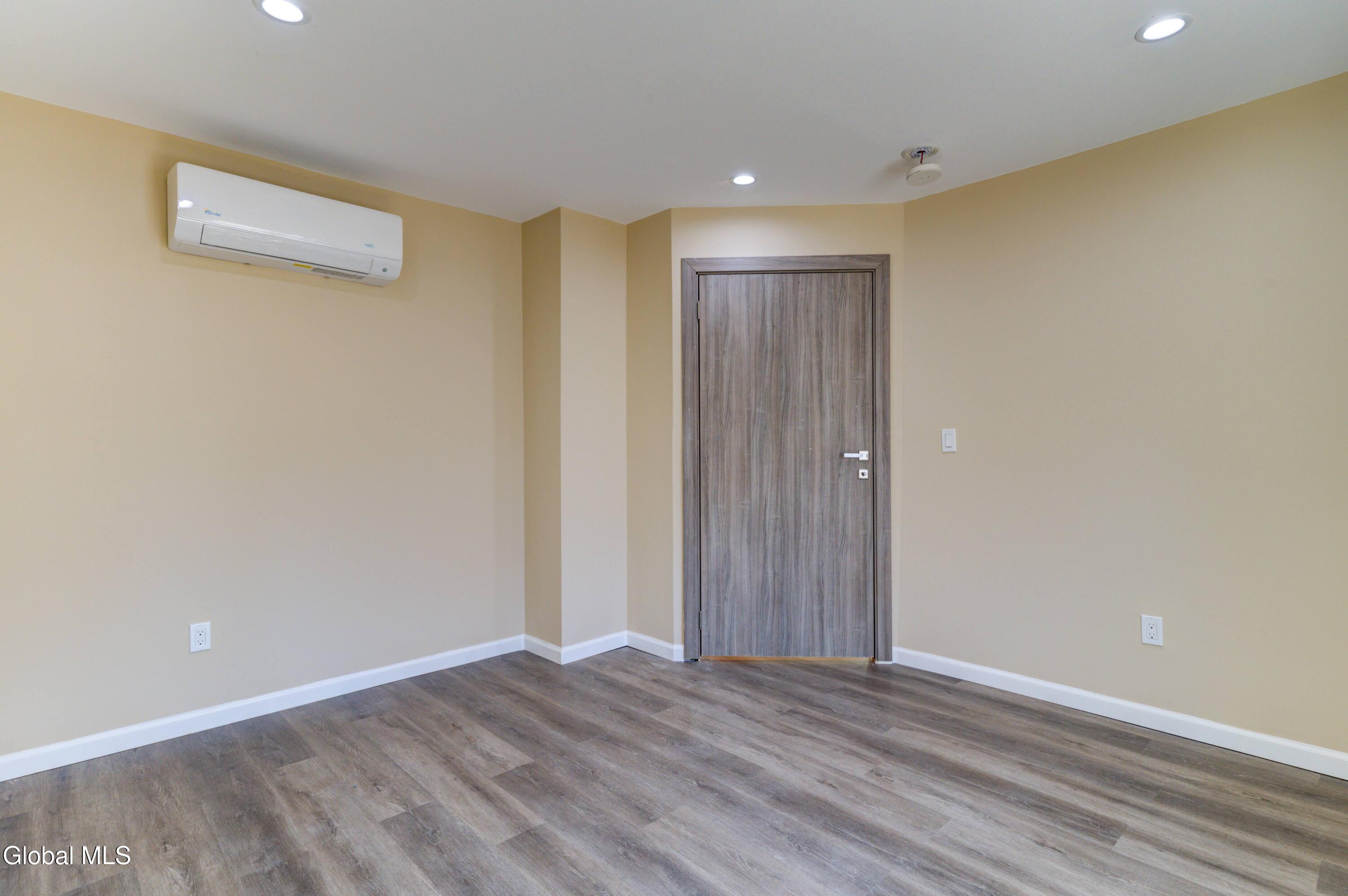 8 Sheldon Street Schenectady, NY 12308 - Photo 29 of 37 8 Sheldon-35