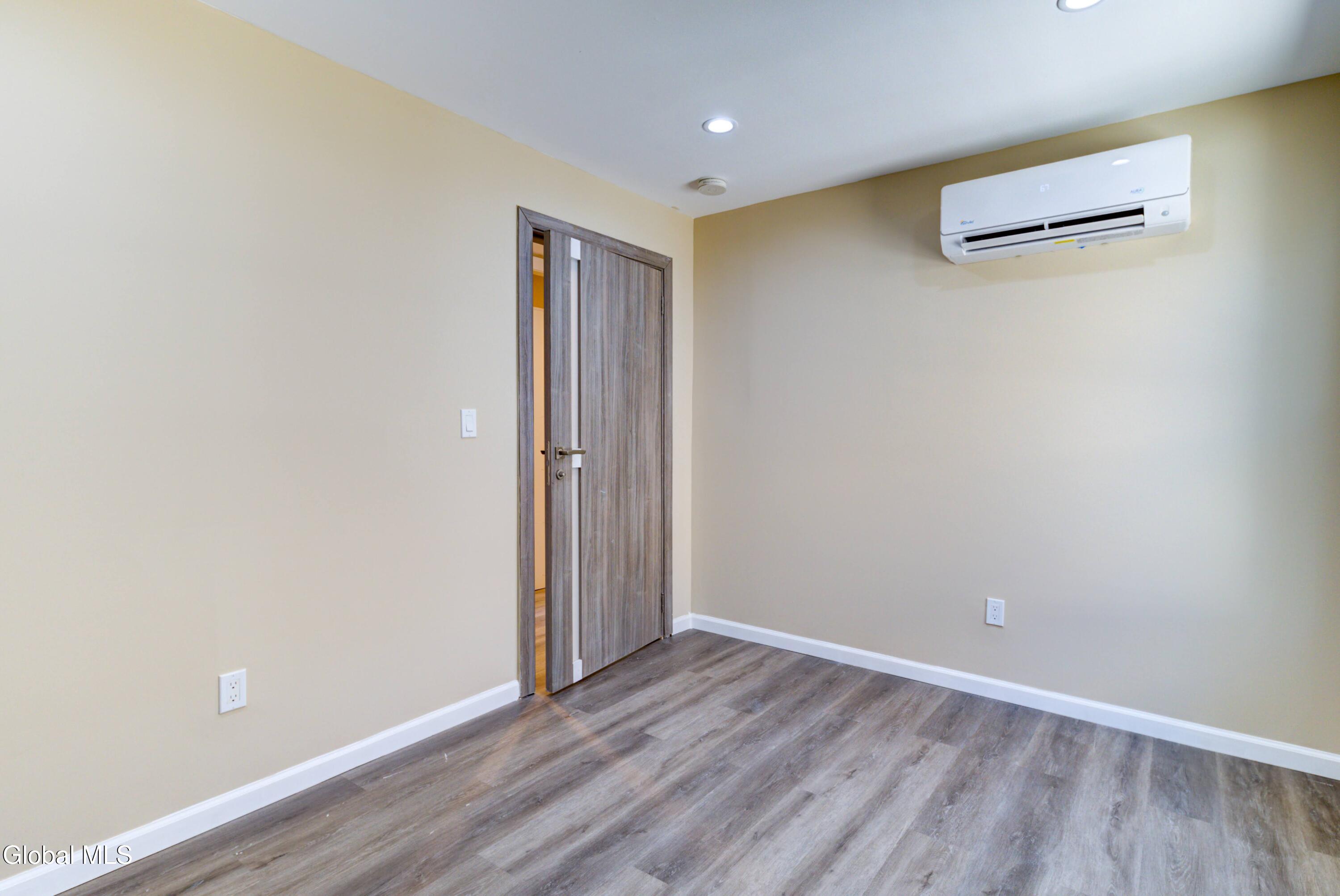 8 Sheldon Street Schenectady, NY 12308 - Photo 30 of 37 8 Sheldon-34