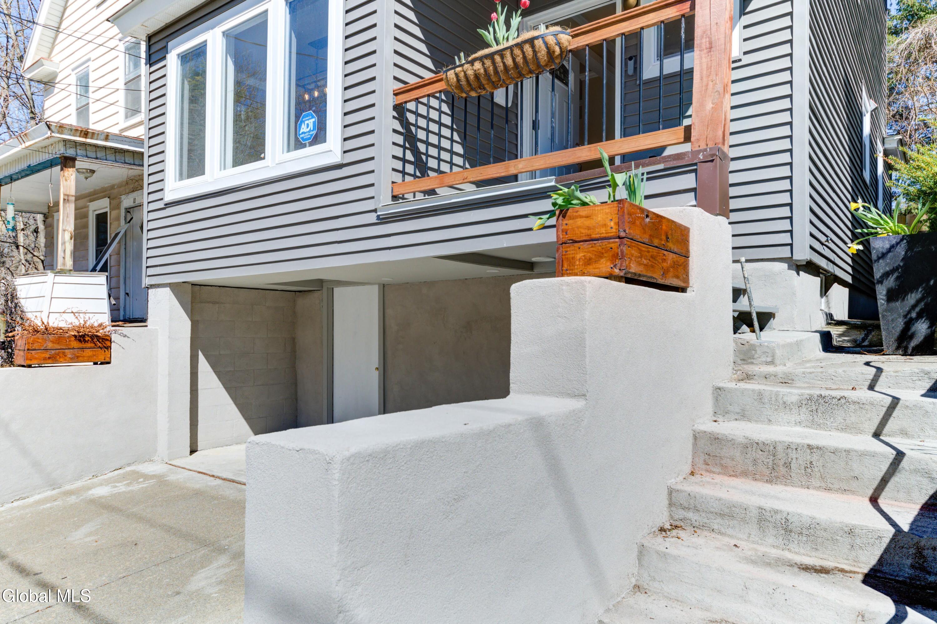 8 Sheldon Street Schenectady, NY 12308 - Photo 4 of 37 8 Sheldon-1