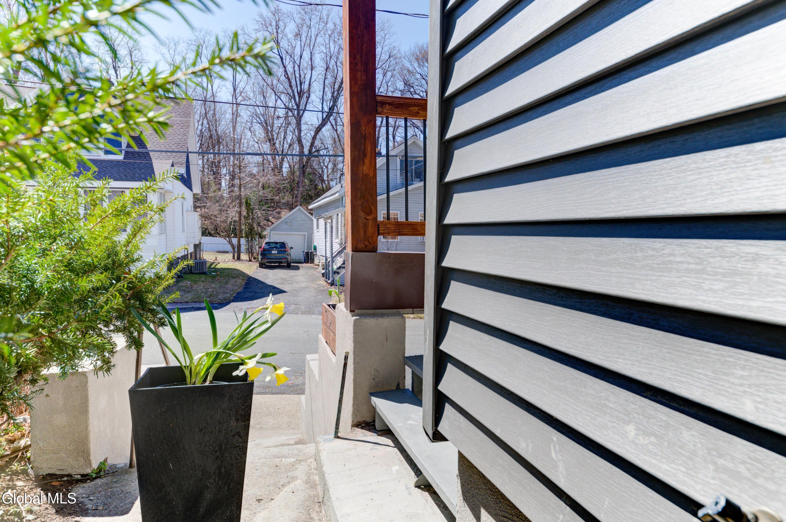 8 Sheldon Street Schenectady, NY 12308 - Photo 6 of 37 8 Sheldon-54