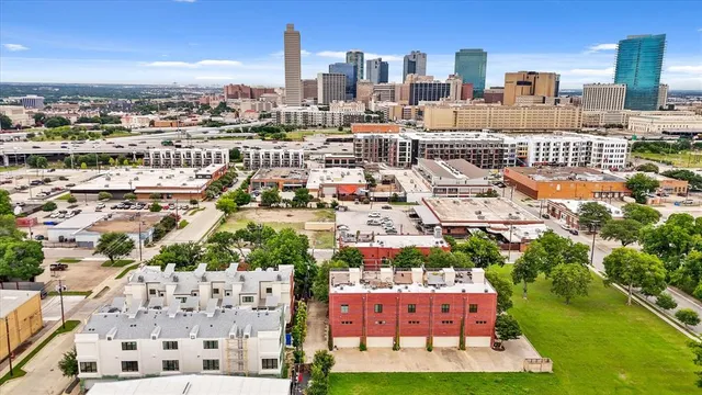 $485,000 | 829 West Daggett Avenue, Unit H, Fort Worth, TX 76104