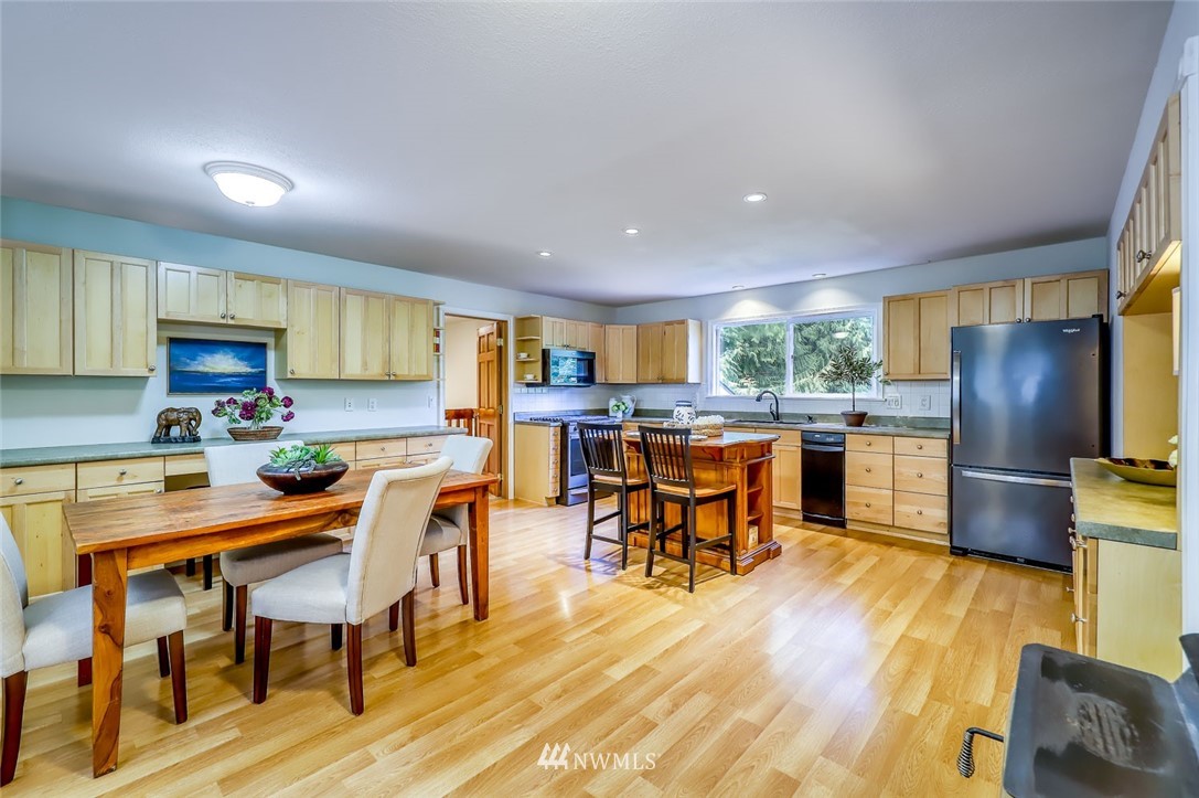 5790 Northeast Foster Road Bainbridge Island, WA 98110 - Photo 11 of 40