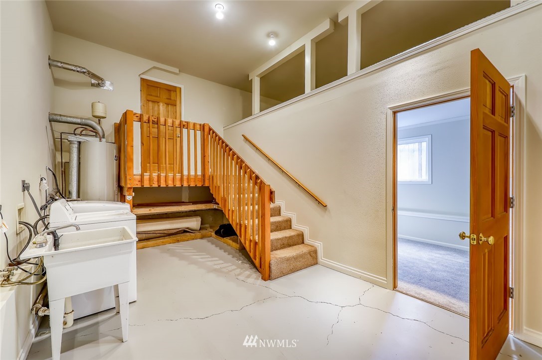 5790 Northeast Foster Road Bainbridge Island, WA 98110 - Photo 14 of 40