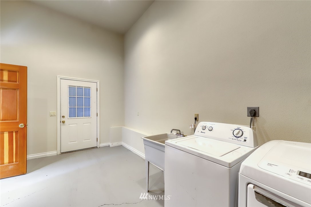 5790 Northeast Foster Road Bainbridge Island, WA 98110 - Photo 15 of 40