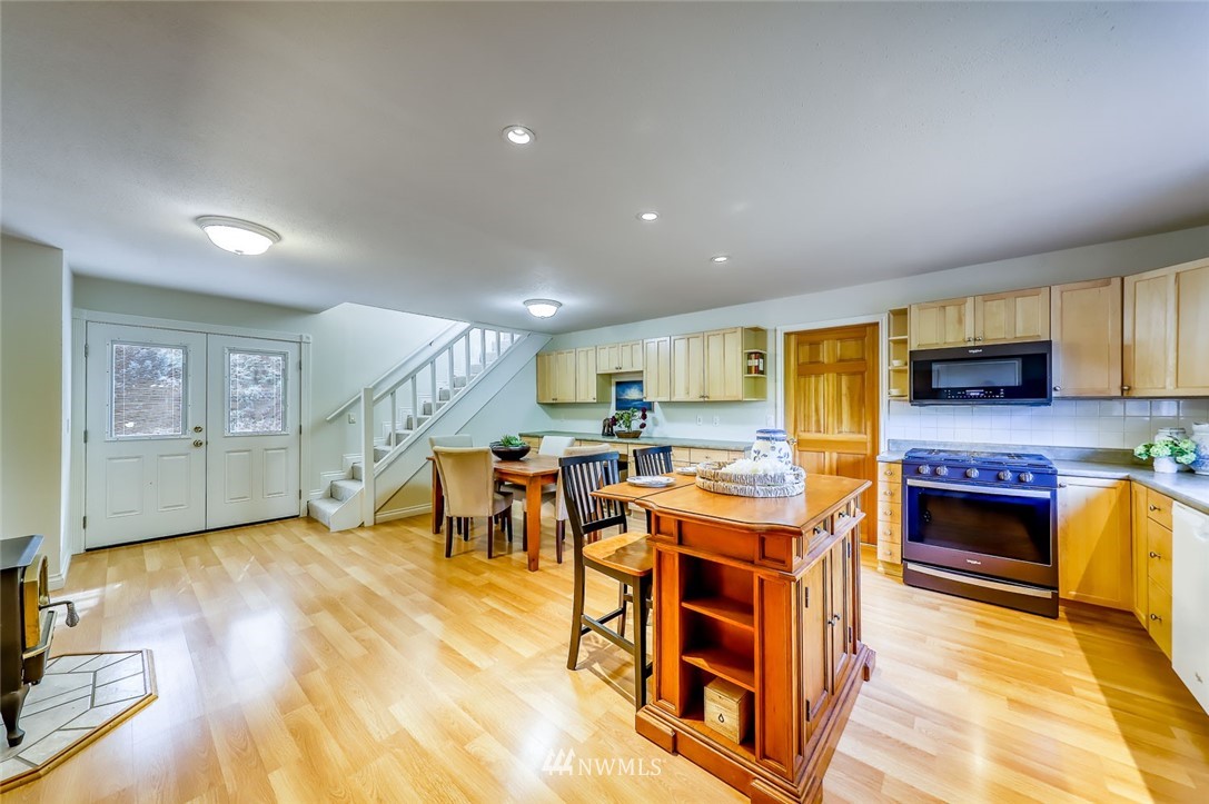 5790 Northeast Foster Road Bainbridge Island, WA 98110 - Photo 17 of 40
