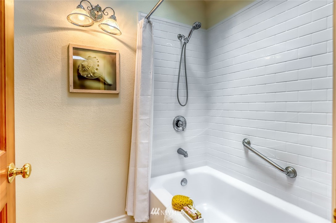 5790 Northeast Foster Road Bainbridge Island, WA 98110 - Photo 23 of 40