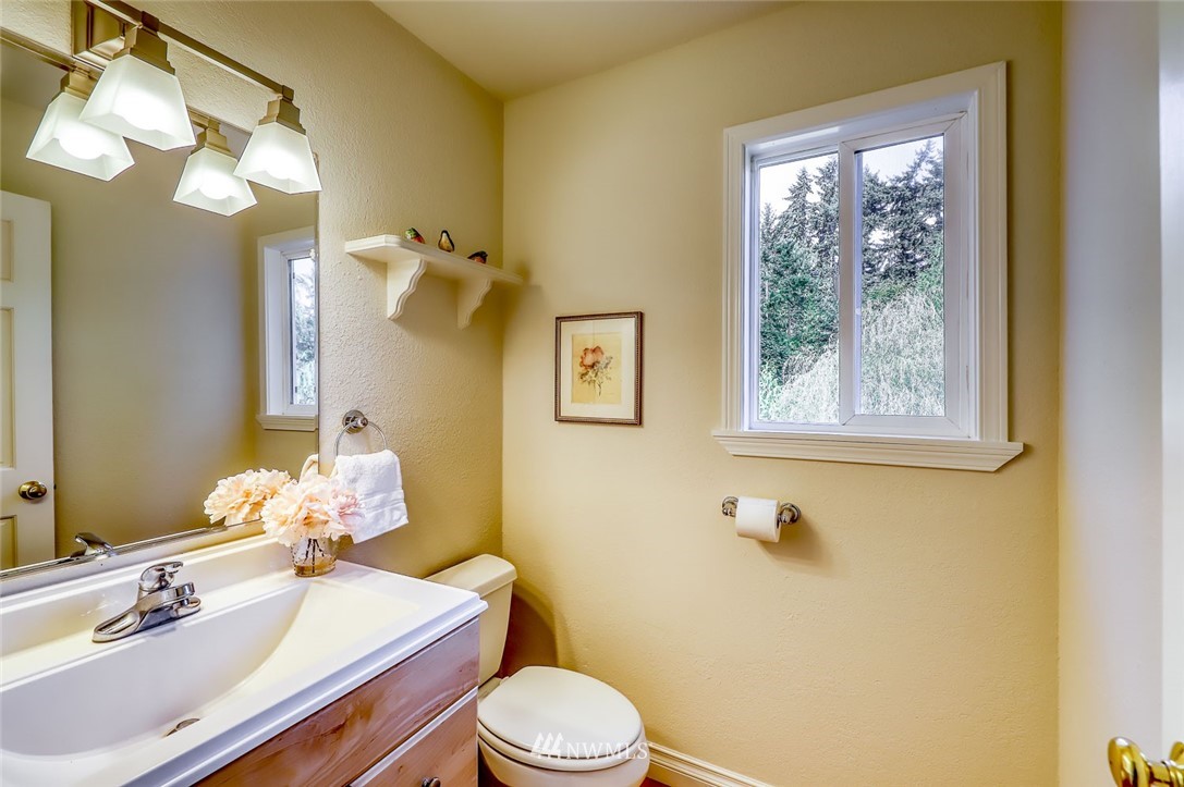 5790 Northeast Foster Road Bainbridge Island, WA 98110 - Photo 7 of 40
