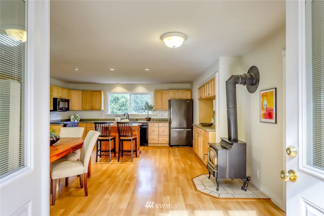 5790 Northeast Foster Road Bainbridge Island, WA 98110 - Photo 9 of 40