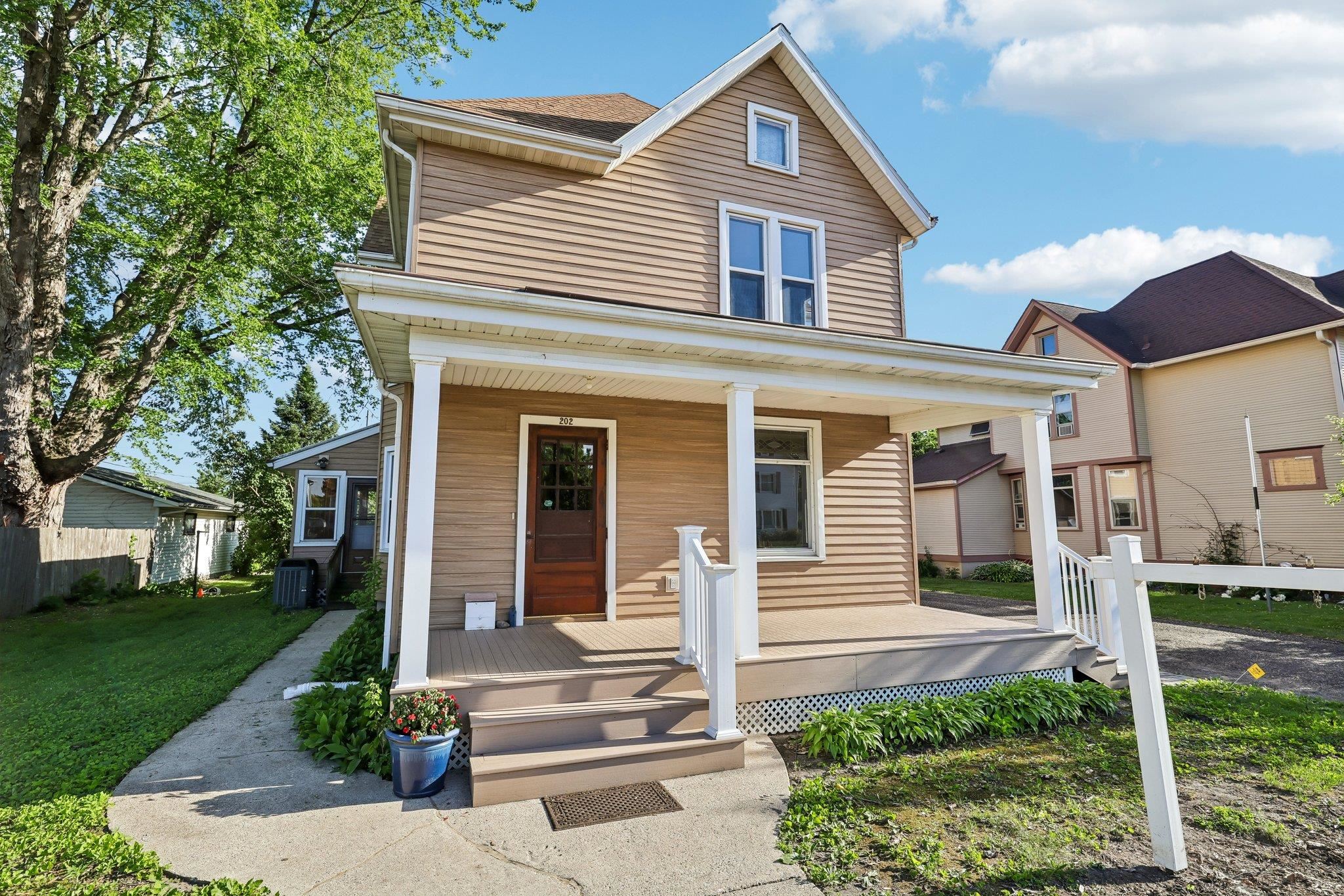 202 West 3rd Street Waunakee, WI 53597 - Photo 2 of 48