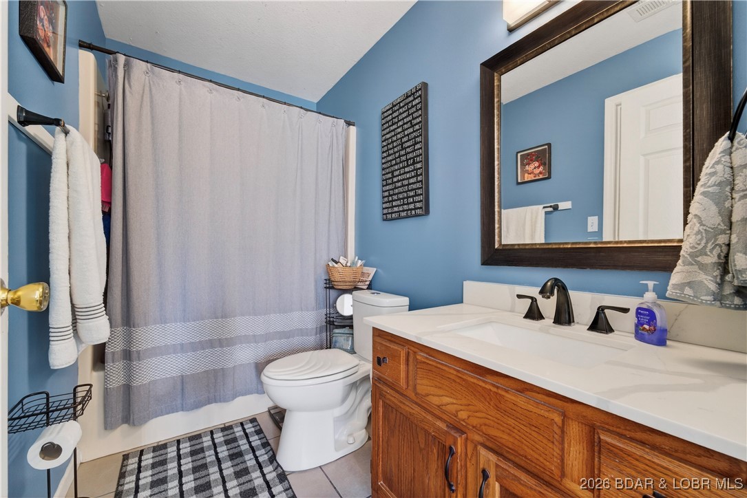 100 Osage Hills Road, Unit 201 Lake Ozark, MO 65049 - Photo 23 of 42 Bathroom 2