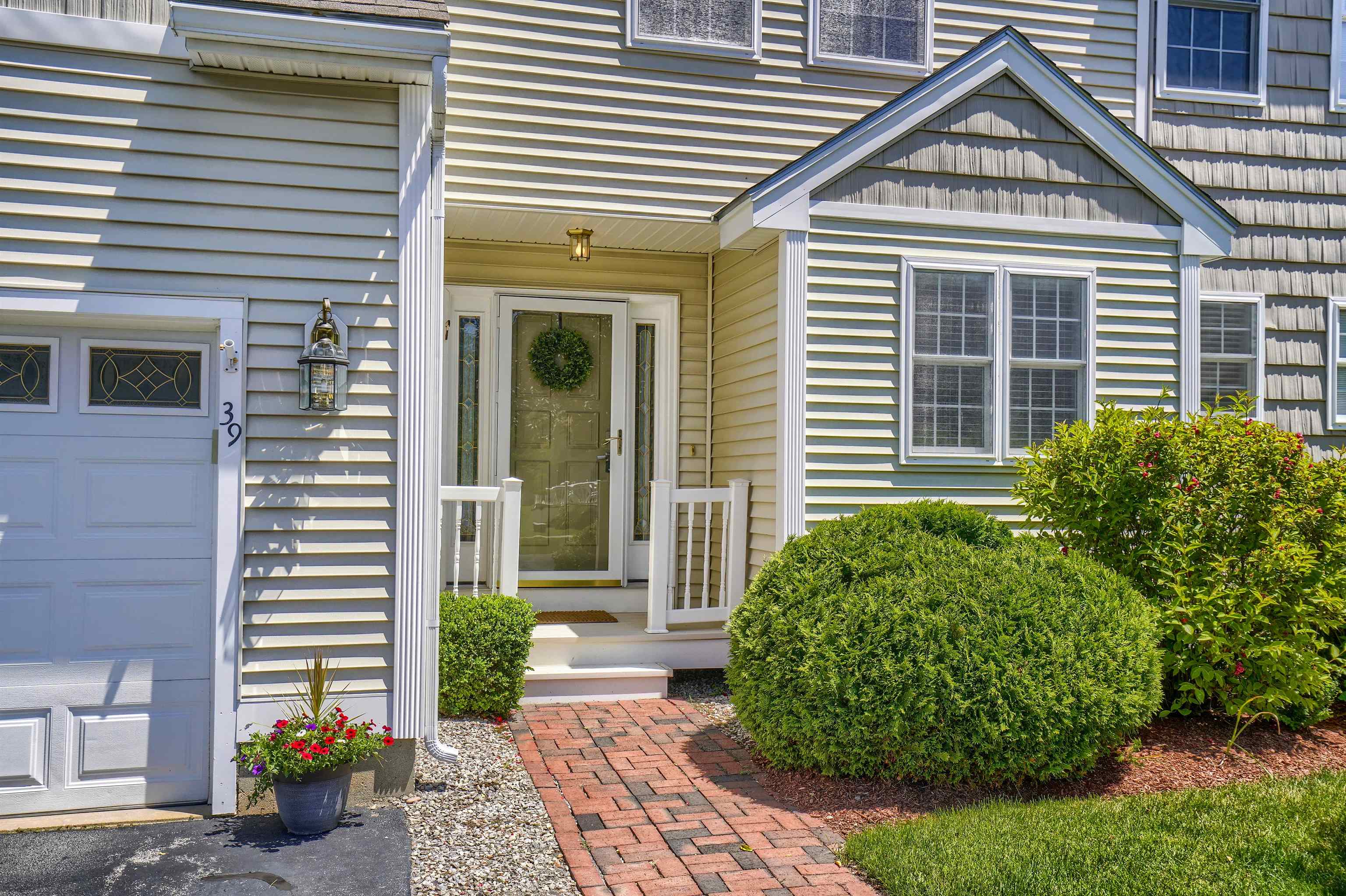 39 Terrell Lane Hollis, NH 03049 - Photo 3 of 38