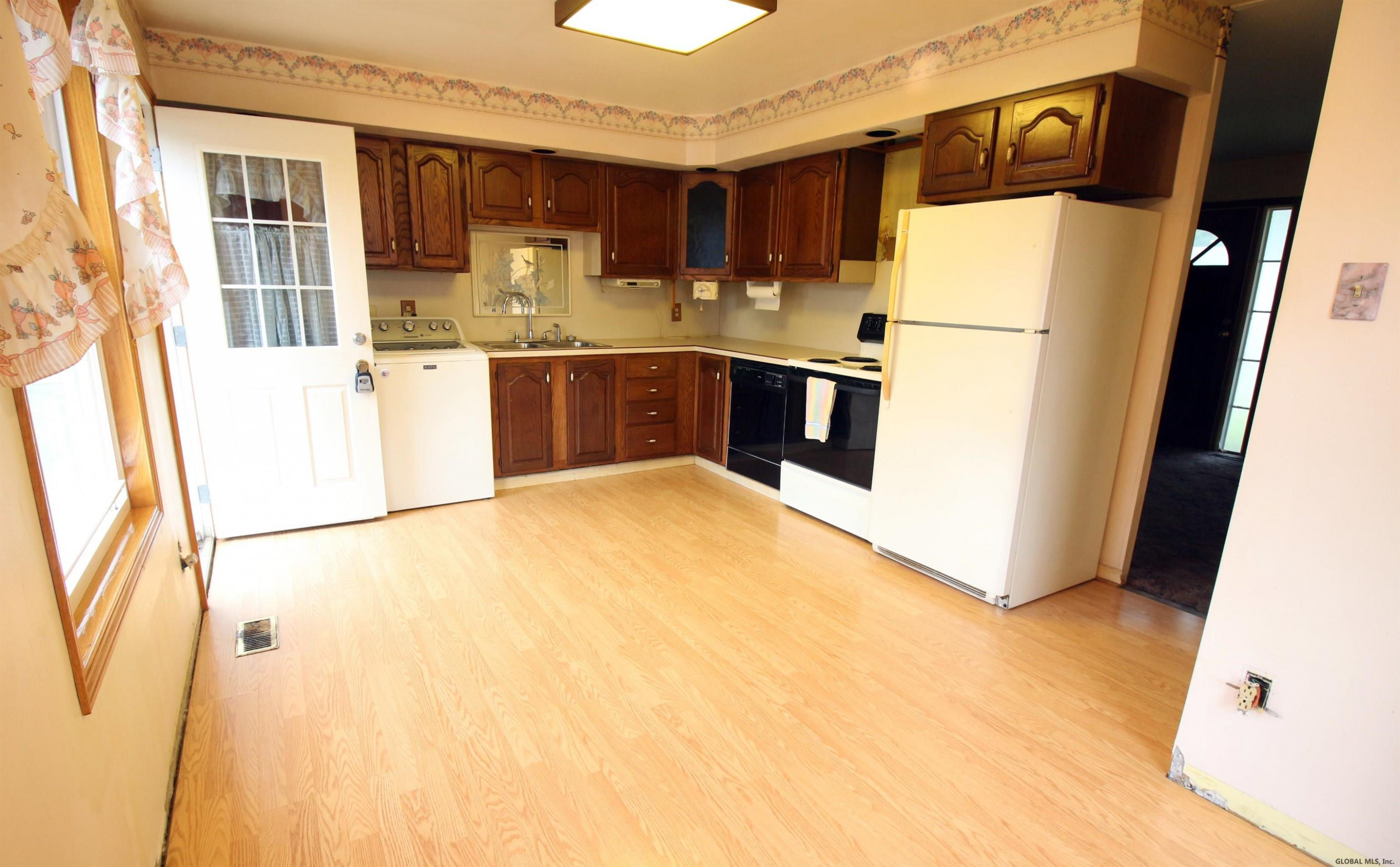 16 Mildred Lane Colonie, NY 12110 - Photo 8 of 35 Photo 8