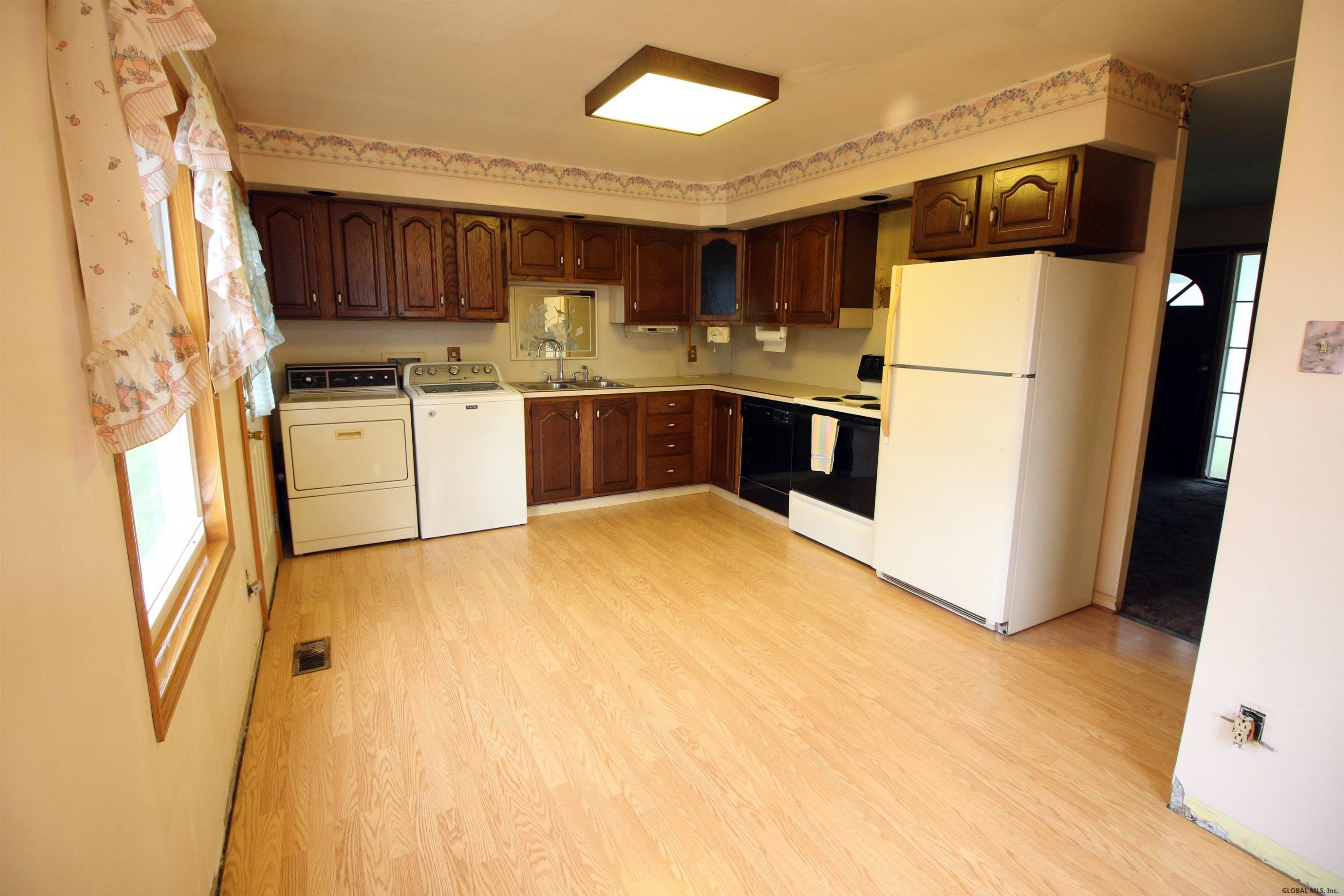 16 Mildred Lane Colonie, NY 12110 - Photo 10 of 35 Photo 10