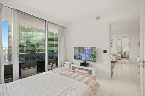 $8,000 | 200 Biscayne Blvd Way, Unit 5009, Miami, FL 33131