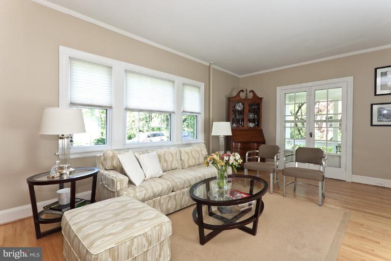 4229 Wickford Road Baltimore, MD 21210 - Photo 19 of 30 a living room with furniture and a large window
