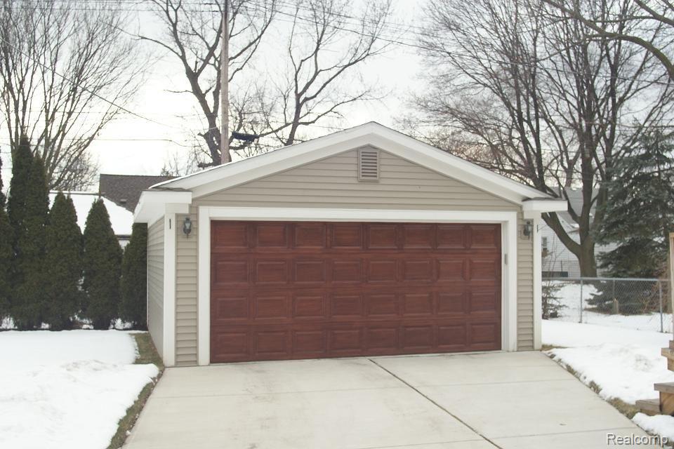 2147 Harvard Road Berkley, MI 48072 - Photo 14 of 15 Garage w/Upscale Door