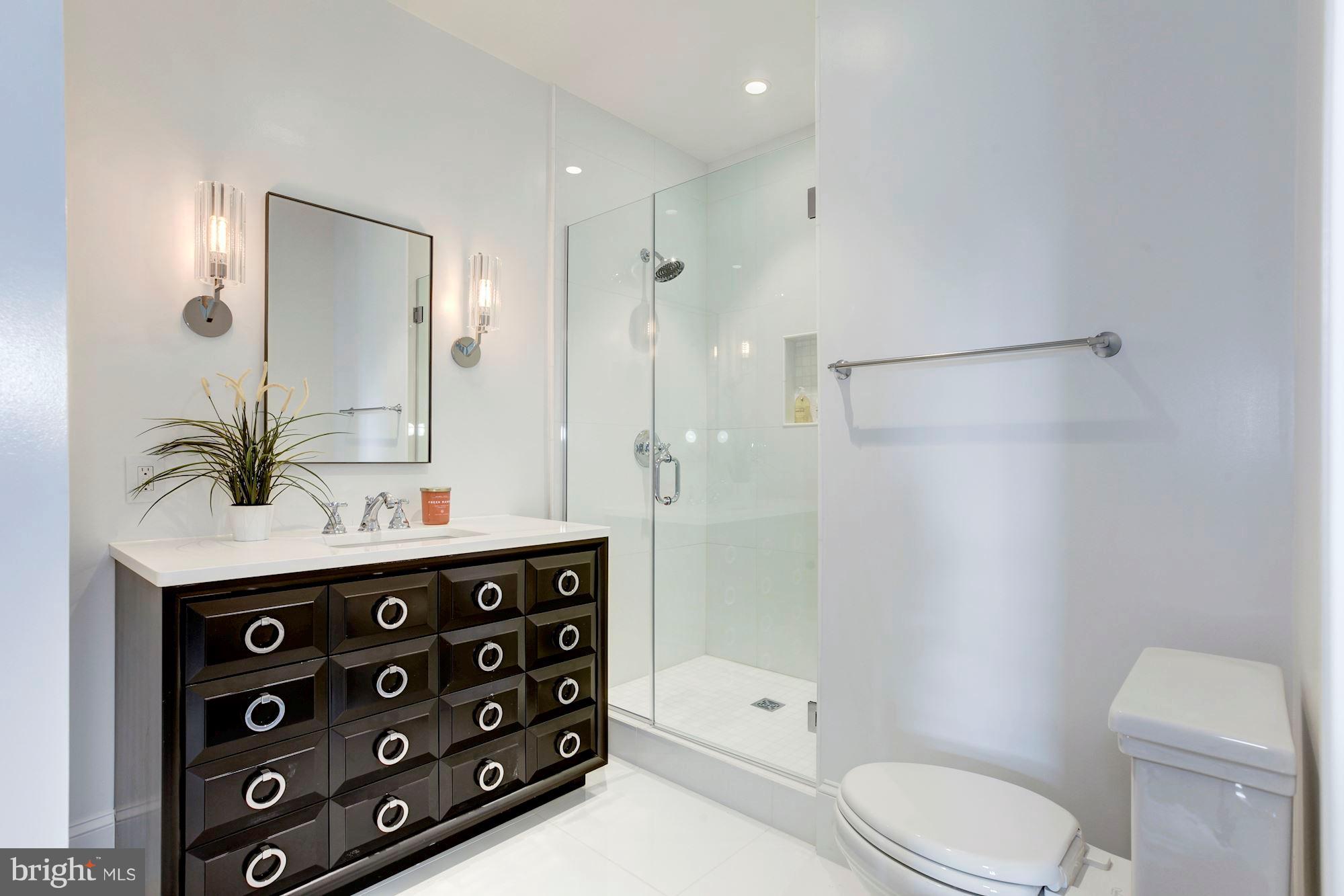 1309 R Street Northwest, Unit 2 Washington, DC 20009 - Photo 14 of 25 Main Level - Dual Entry Bath